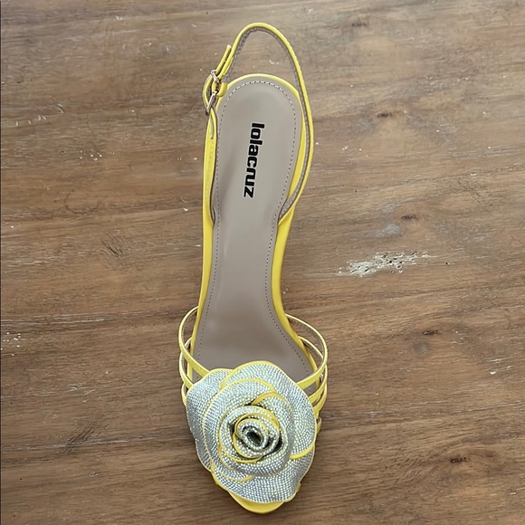 Gold and Yellow Stiletto Heels with Slingback Strap - Picture 2 of 9